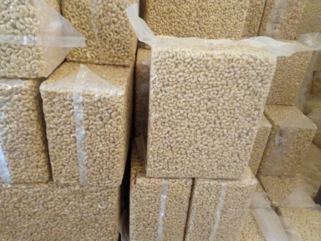 Amandes de cajou décortiquées WW450 — calibre éco, qualité export